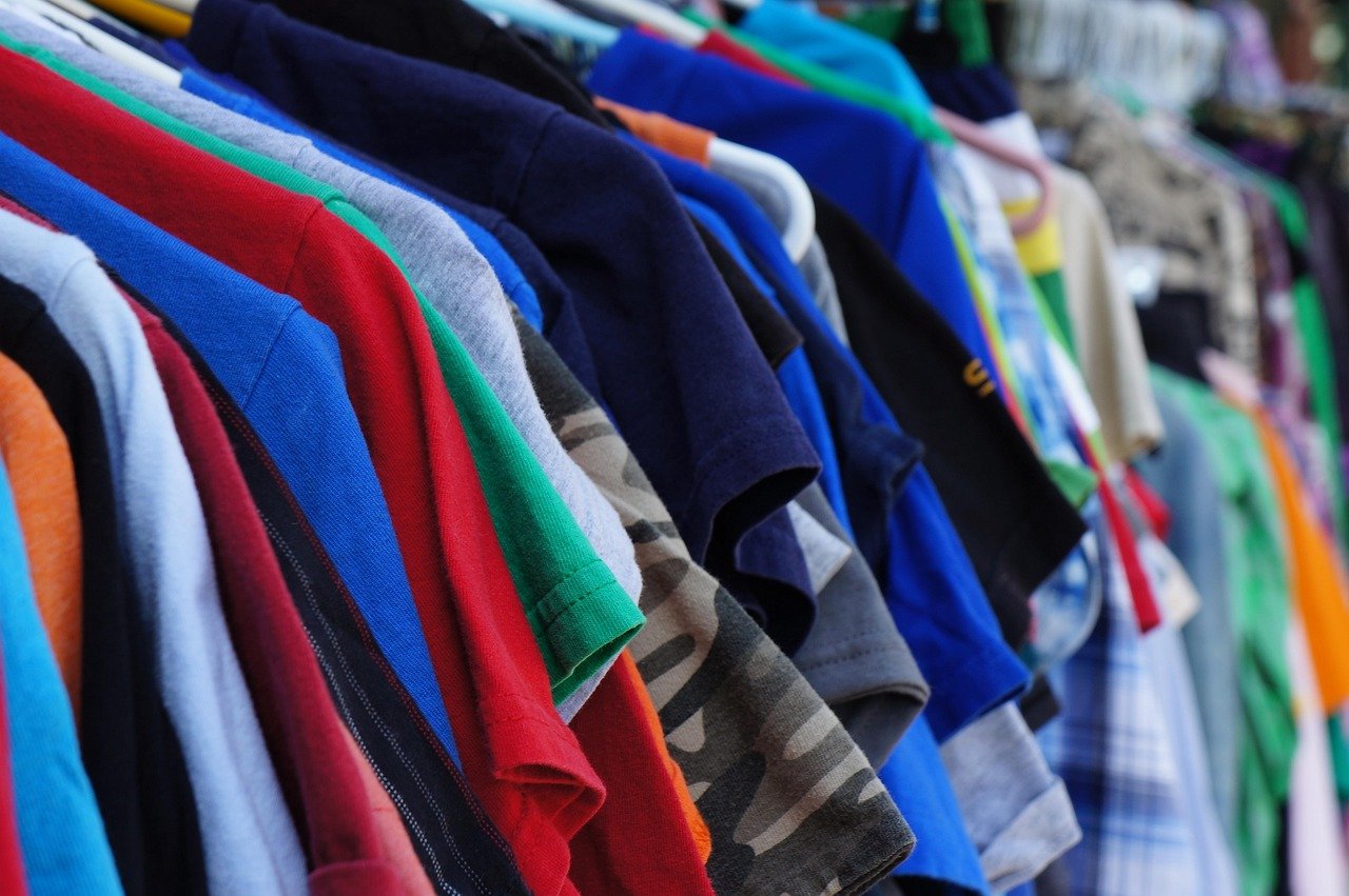 Second-Hand-Kleidung verkaufen: Die besten Plattformen — Hero-Aufnahme