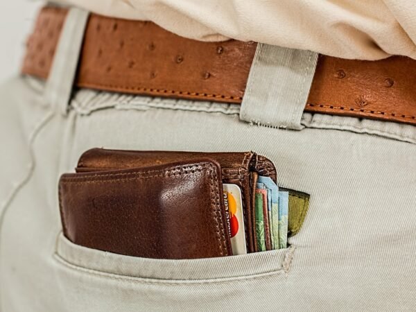 Second-Hand-Kleidung verkaufen: Die besten Plattformen